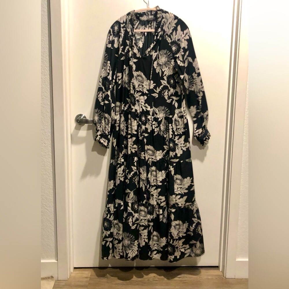 Sale! BANANA REPUBLIC Oversized Floral Black and Cream Maxi Dress